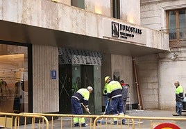 El logo de Eurostars y el nombre del hotel, visibles en el edificio de Constitución.