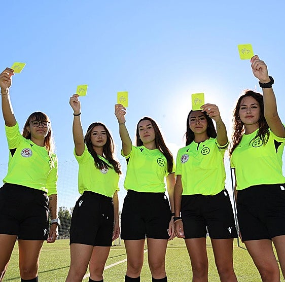 Silbatos que rompen barreras: «Ser árbitra te hace más responsable»