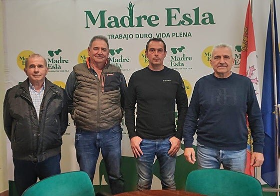 José Antonio Fuertes, Valduino Fernández, Daniel Martínez (presidente) y Romualdo Castro, miembros del consejo rector de la cooperativa.
