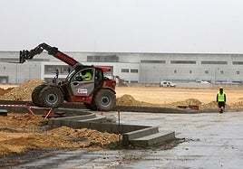 Obras de urbanización en el polígono de Los Hitales, en Bernuy de Porreros.