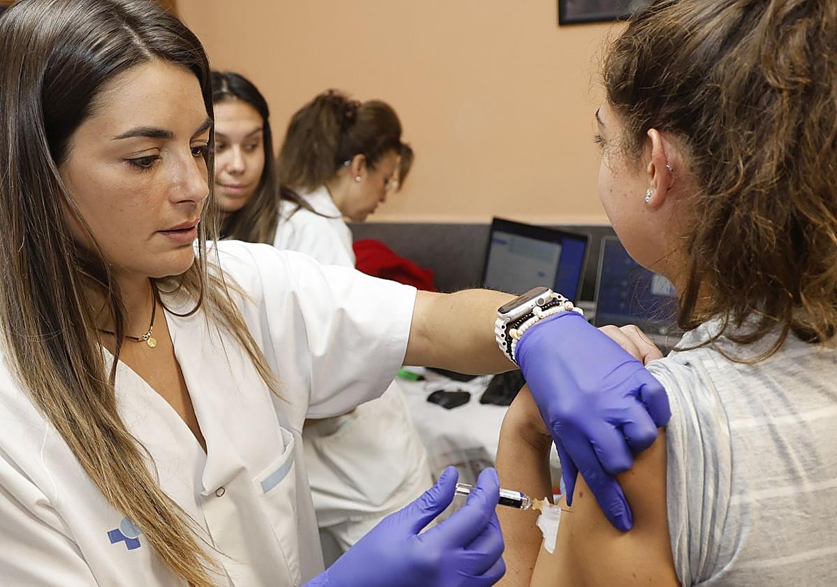 Primer día de vacunación esta campaña en una residencia de Palencia.