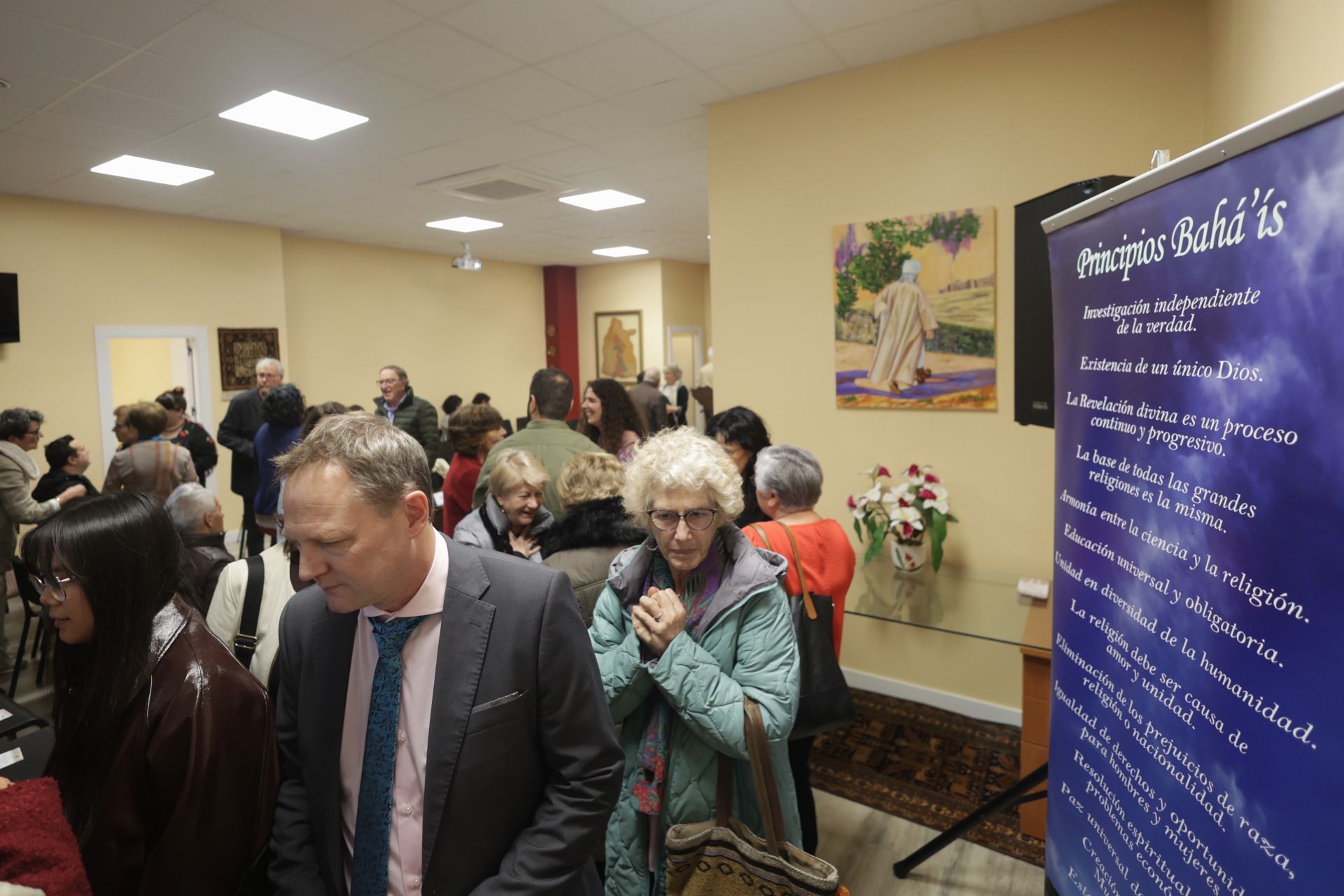 La inauguración de la sede de la religión bahá&#039;i en Valladolid, en imágenes