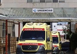 Imagen de archivo de Urgencias con dos ambulancias.