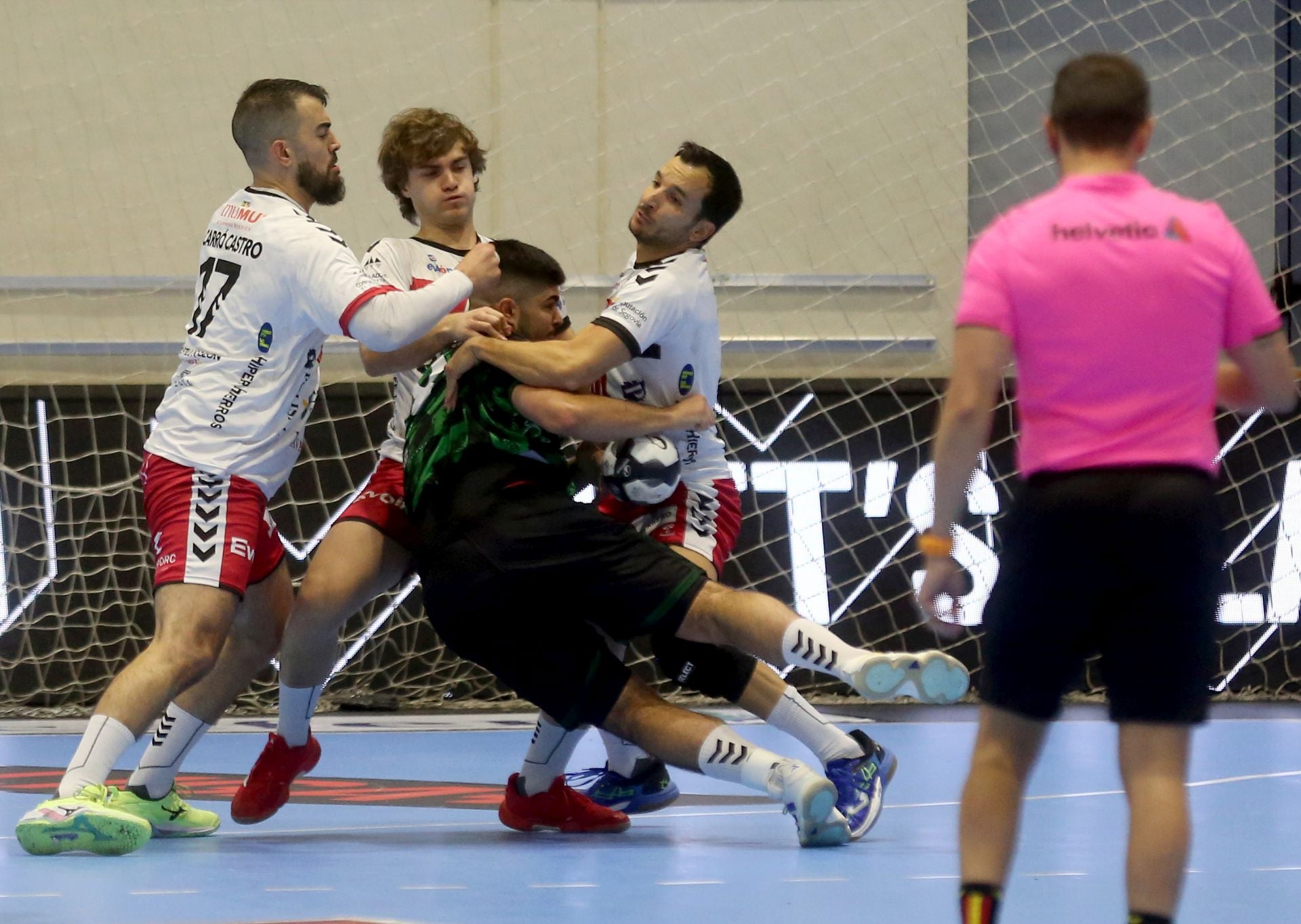Fotos de la victoria del Balonmano Nava