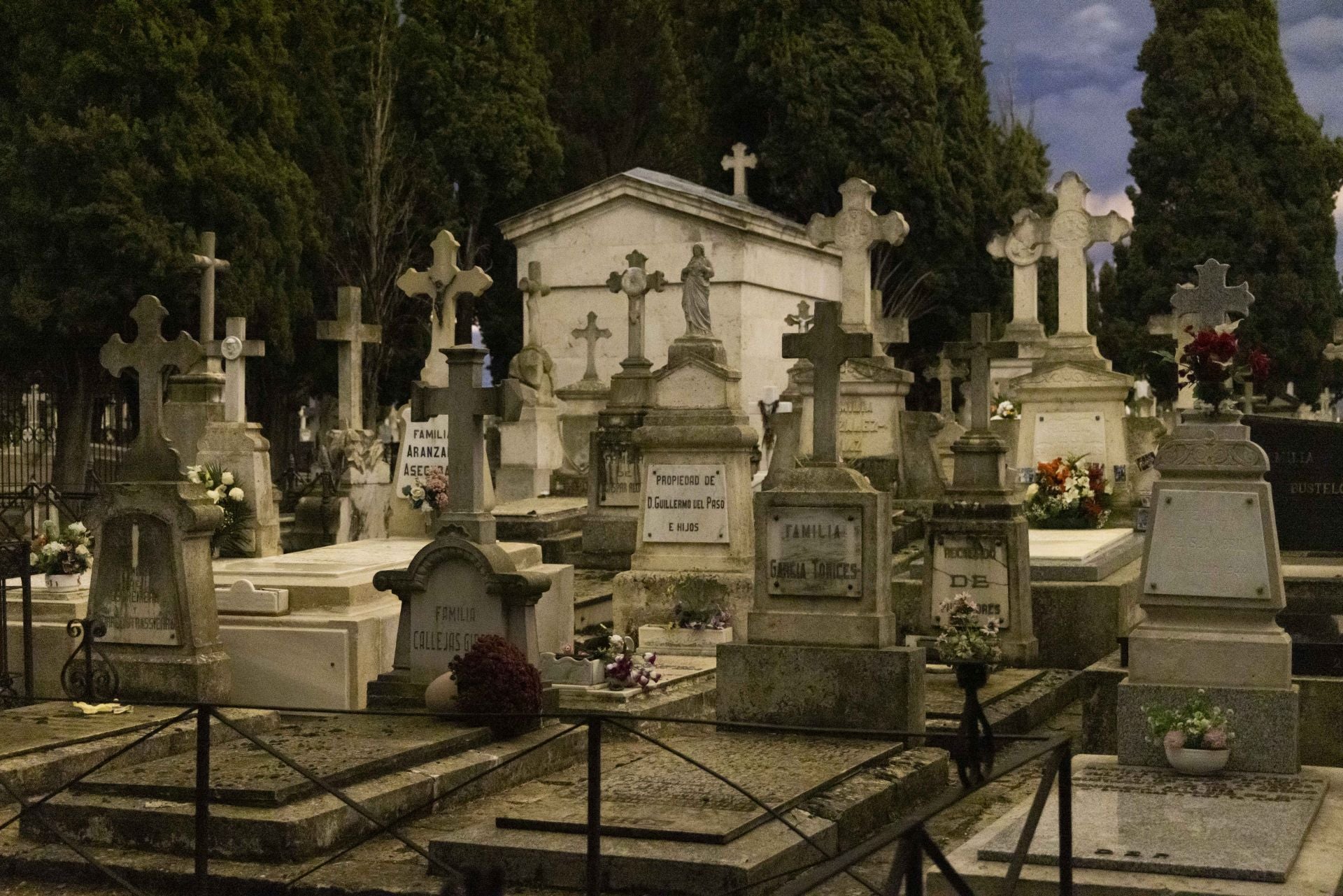 Las imágenes de la ruta guiada en el cementerio de El Carmen