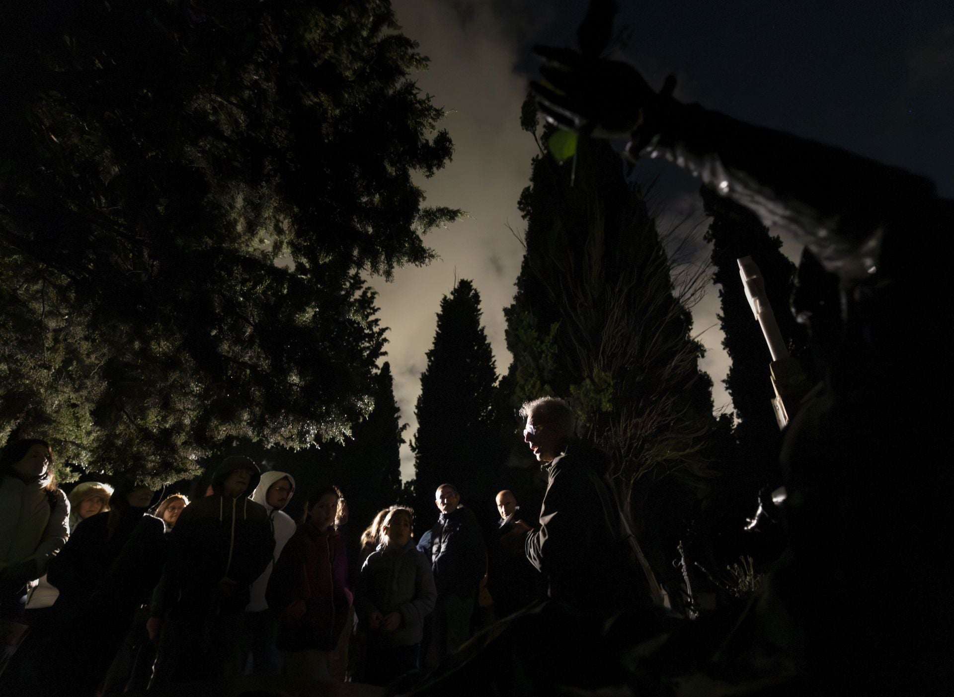 Las imágenes de la ruta guiada en el cementerio de El Carmen