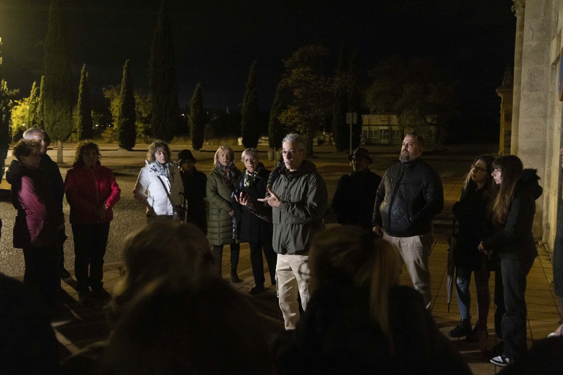 Las imágenes de la ruta guiada en el cementerio de El Carmen
