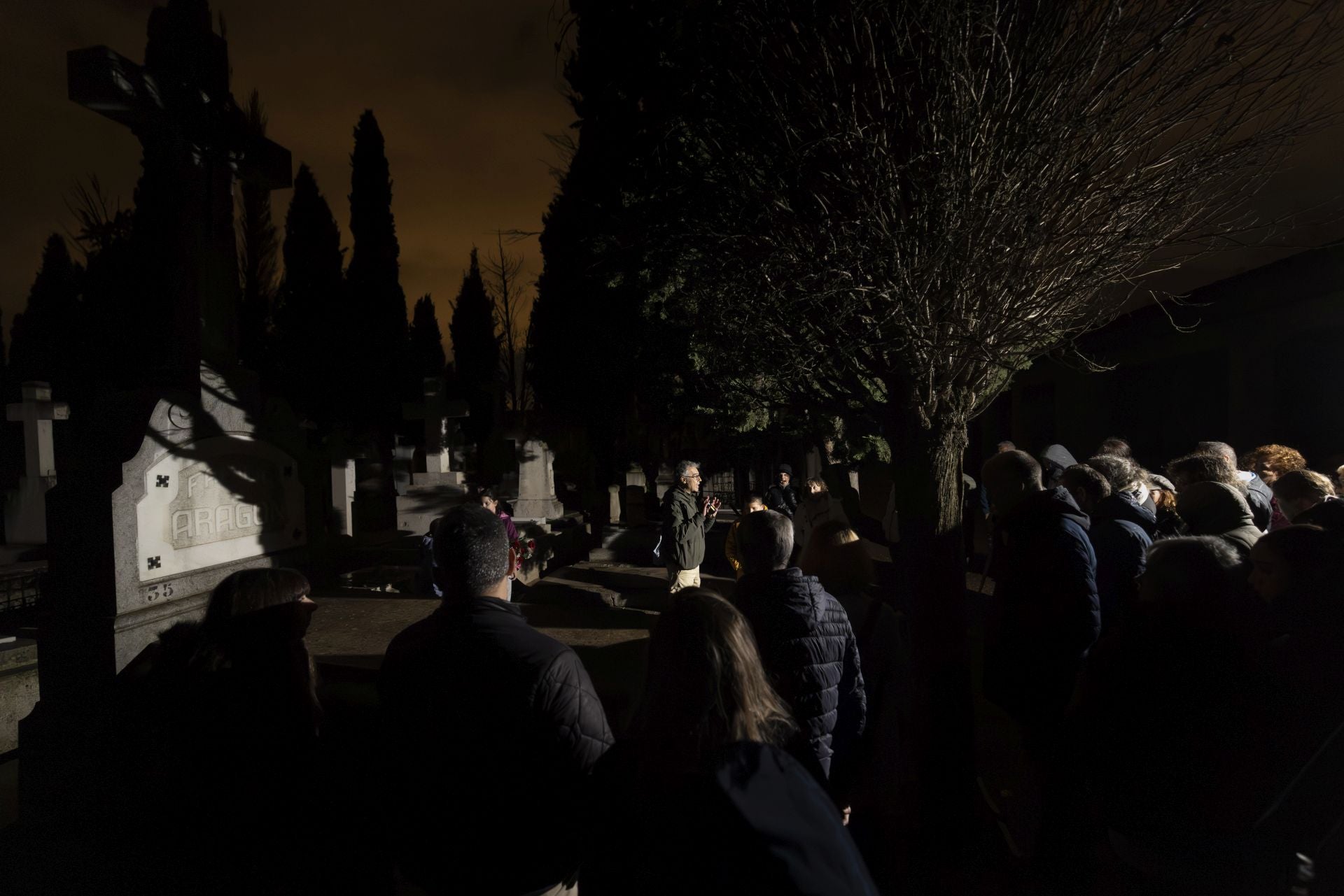 Las imágenes de la ruta guiada en el cementerio de El Carmen