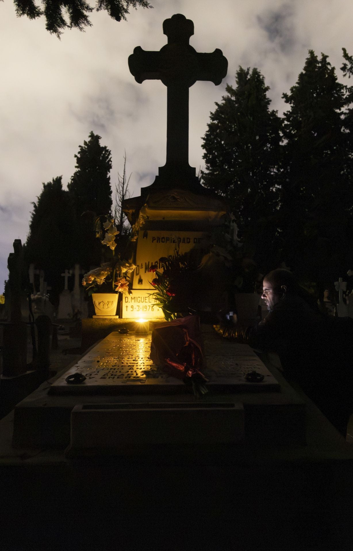 Las imágenes de la ruta guiada en el cementerio de El Carmen