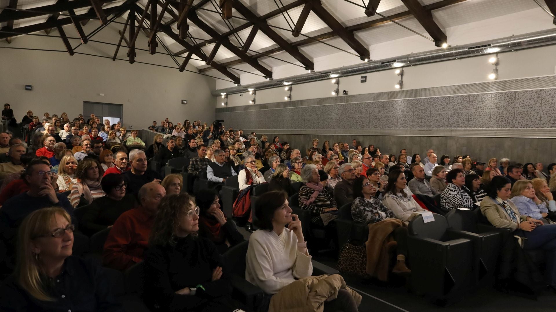 Emilio del Río llena de romanos el Centro Cultural Provincial de Palencia