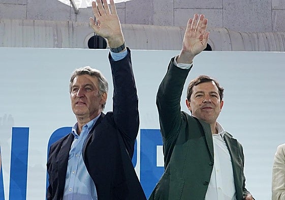 Alberto Núñez Feijóo y Alfonso Fernández Mañueco, en el Congreso nacional celebrado en julio de este año.