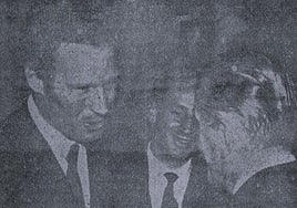 Charlton Heston y el alcalde de Valladolid, José Luis Gutiérrez Semprún, el día que recibió el premio.