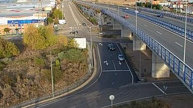 ¿Cuál es la vía que se ve por encima del viaducto?