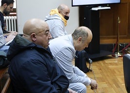 Los tres acusados, en el banquillo de la Audiencia este lunes.
