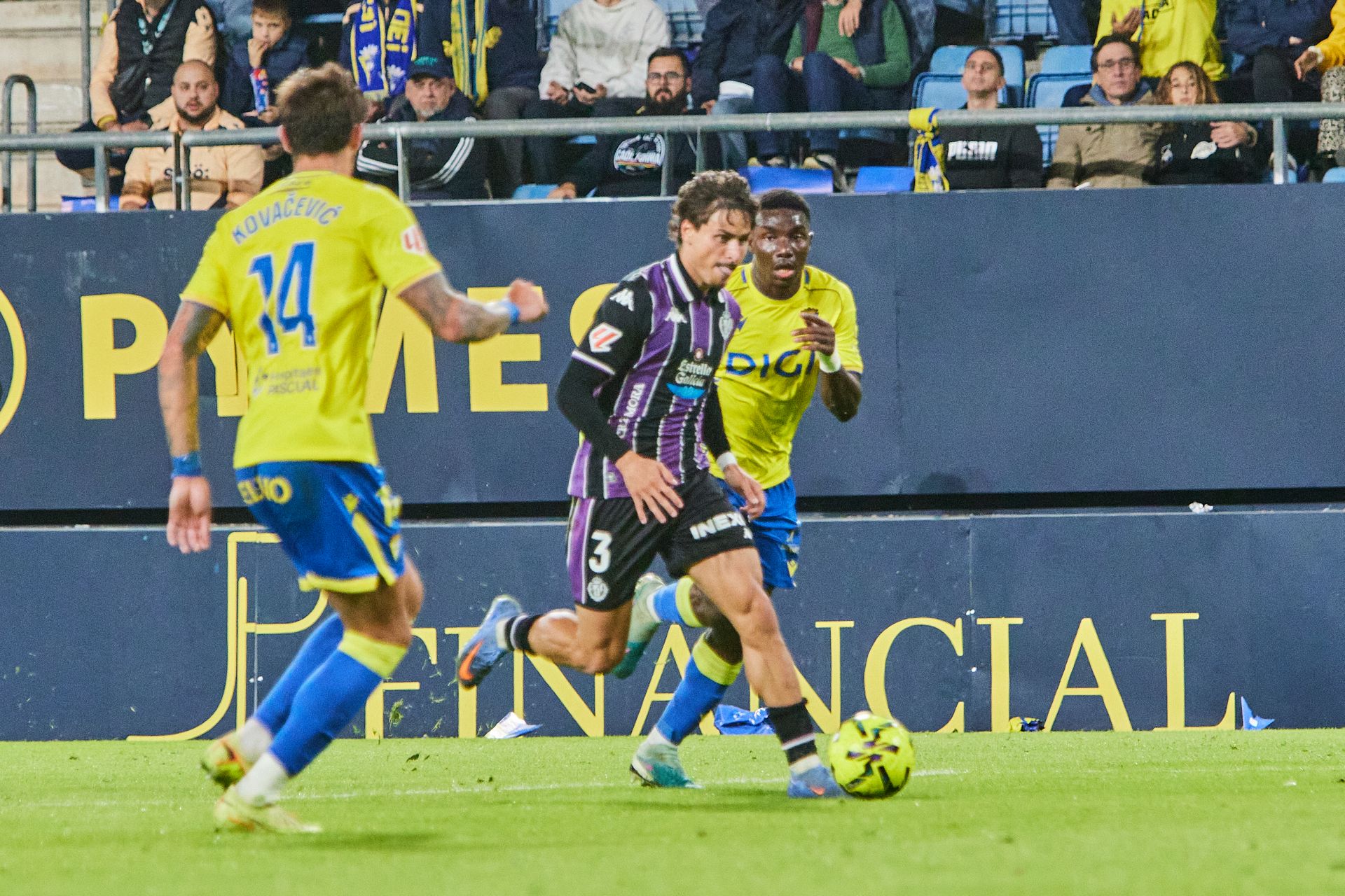 El partido entre el Cádiz y el Real Valladolid, en imágenes (1/2)