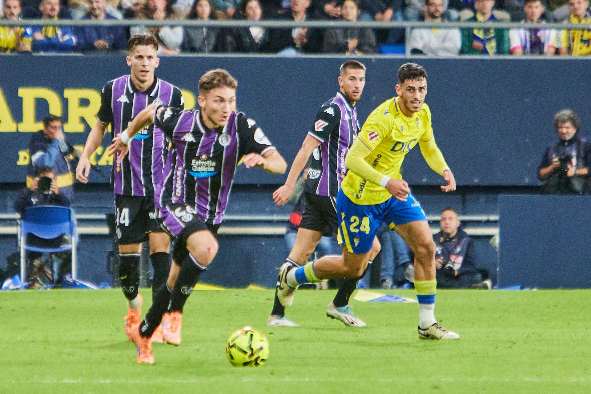 El partido entre el Cádiz y el Real Valladolid, en imágenes (1/2)