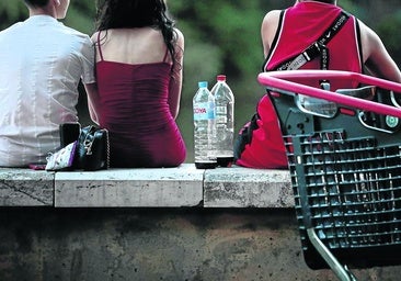 El Procurador pide más medidas antibotellón, con vigilancia activa sobre la venta de alcohol a menores