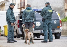 Efectivos de la Guardia Civil durante la búsqueda de un desaparecido en una imagen de archivo.