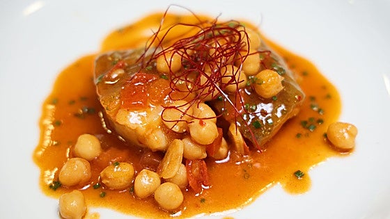 Guiso de garbanzos con bacalao y curry rojo por el chef Raúl del Moral