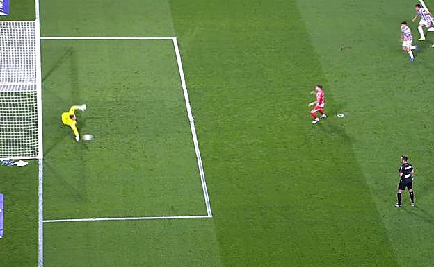 En el minuto 12 detuvo el lanzamiento de penalti de Embarba para evitar que los andaluces se adelantaran en Zorrilla. El Pucela ganó 3-1.