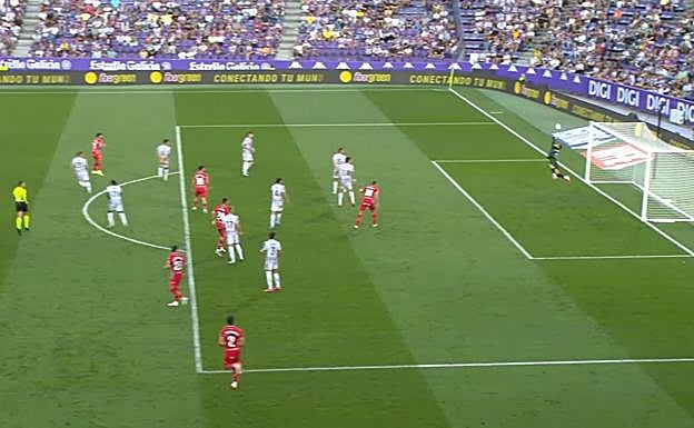 Ante el Córdoba. Un saque de banda prolongado acabó con un duro disparo de Kevin en el 56. Guilherme se lució con un paradón para el 0-0 final.