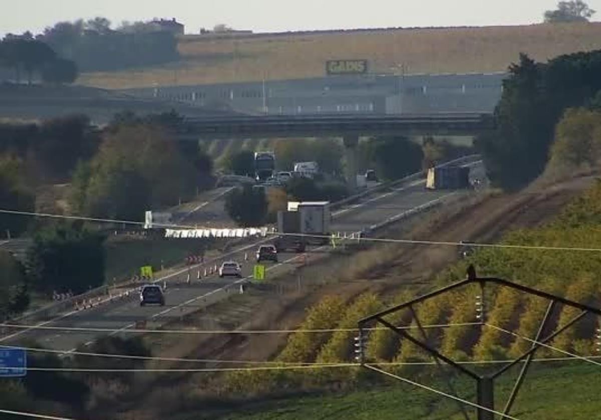 Estado de la A-6 a la altura de Ruedas, en las inmediaciones donde se produjo el accidente de madrugada.