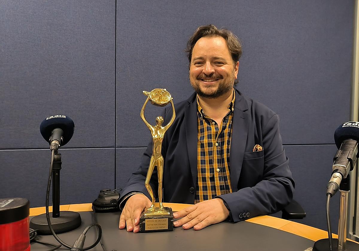 El vallisoletano David Felipe Arranz recoge la Antena de Oro 2025 por 'El Marcapáginas'