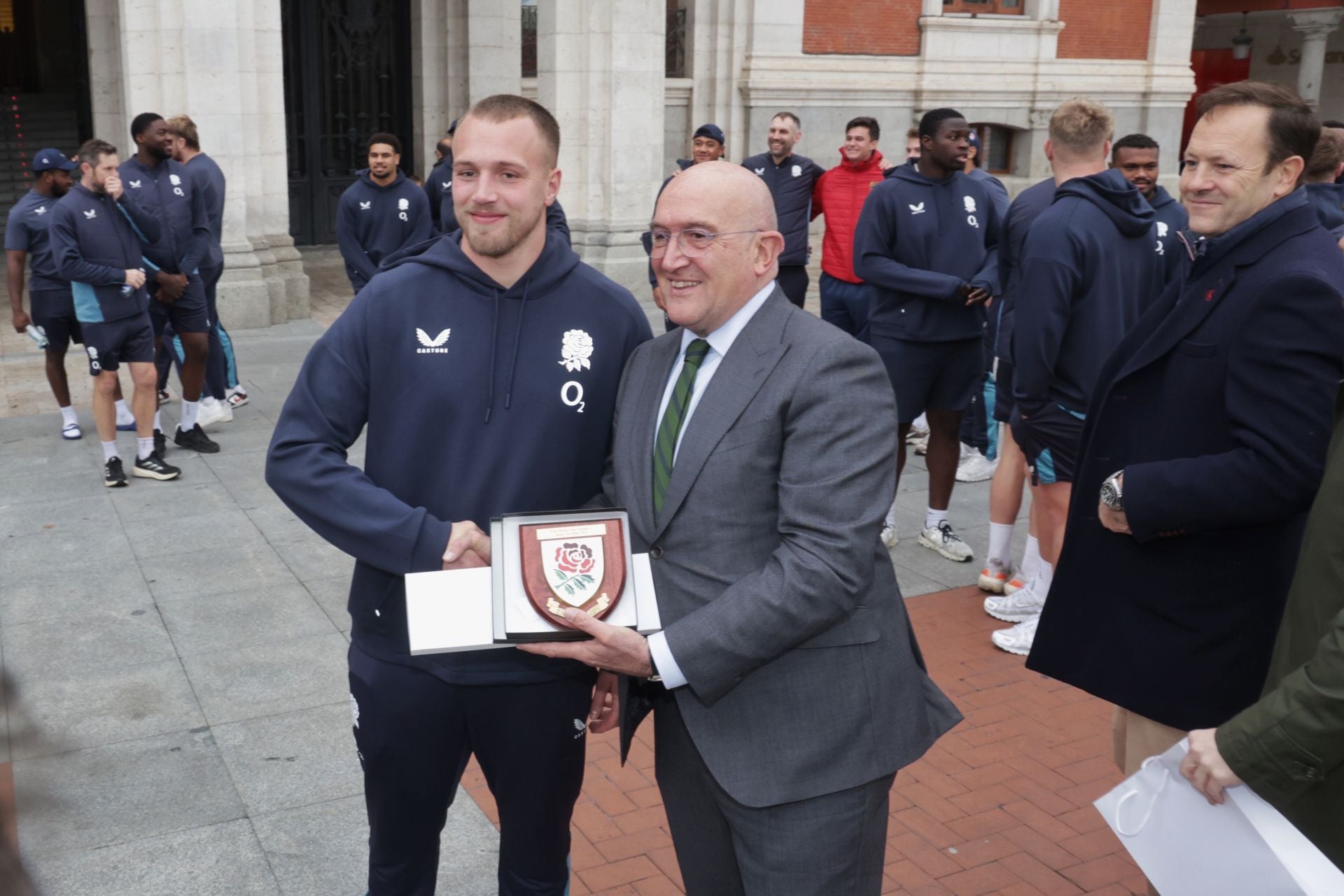 Las selecciones de rubgy de España e Inglaterra visitan el Ayuntamiento de Valladolid