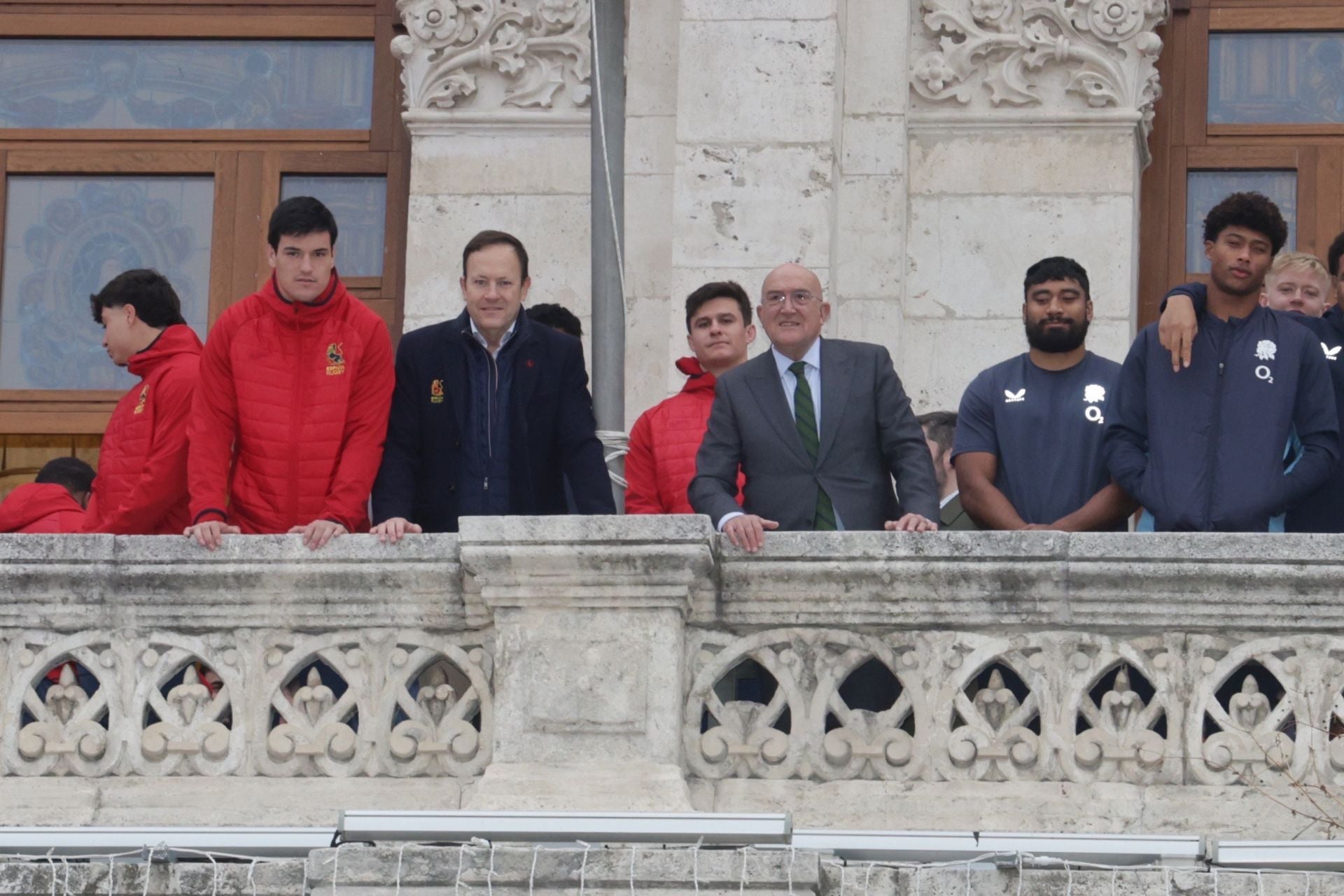 Las selecciones de rubgy de España e Inglaterra visitan el Ayuntamiento de Valladolid
