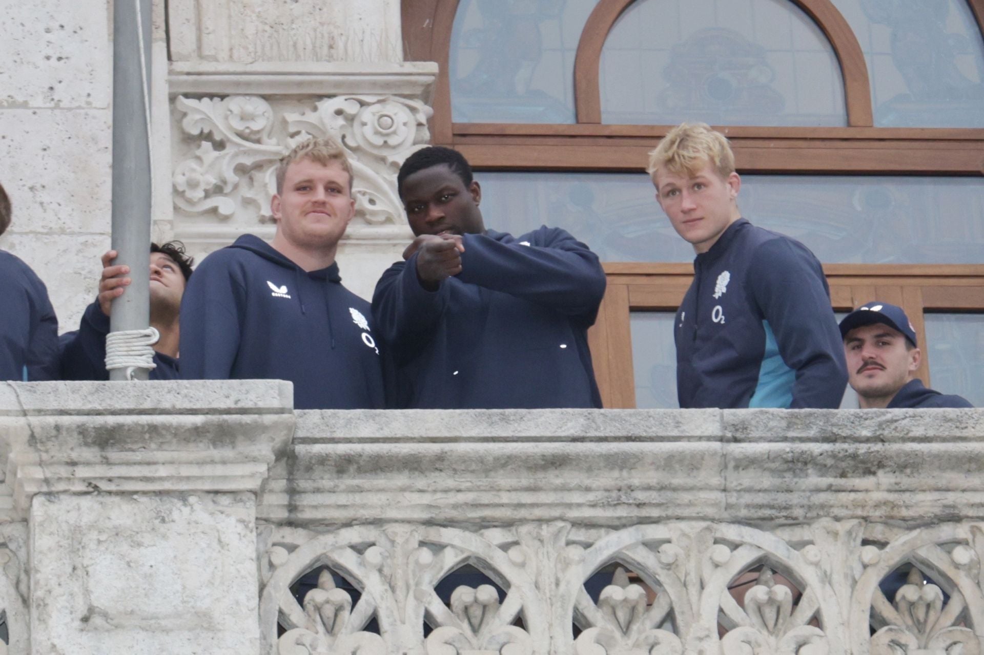 Las selecciones de rubgy de España e Inglaterra visitan el Ayuntamiento de Valladolid