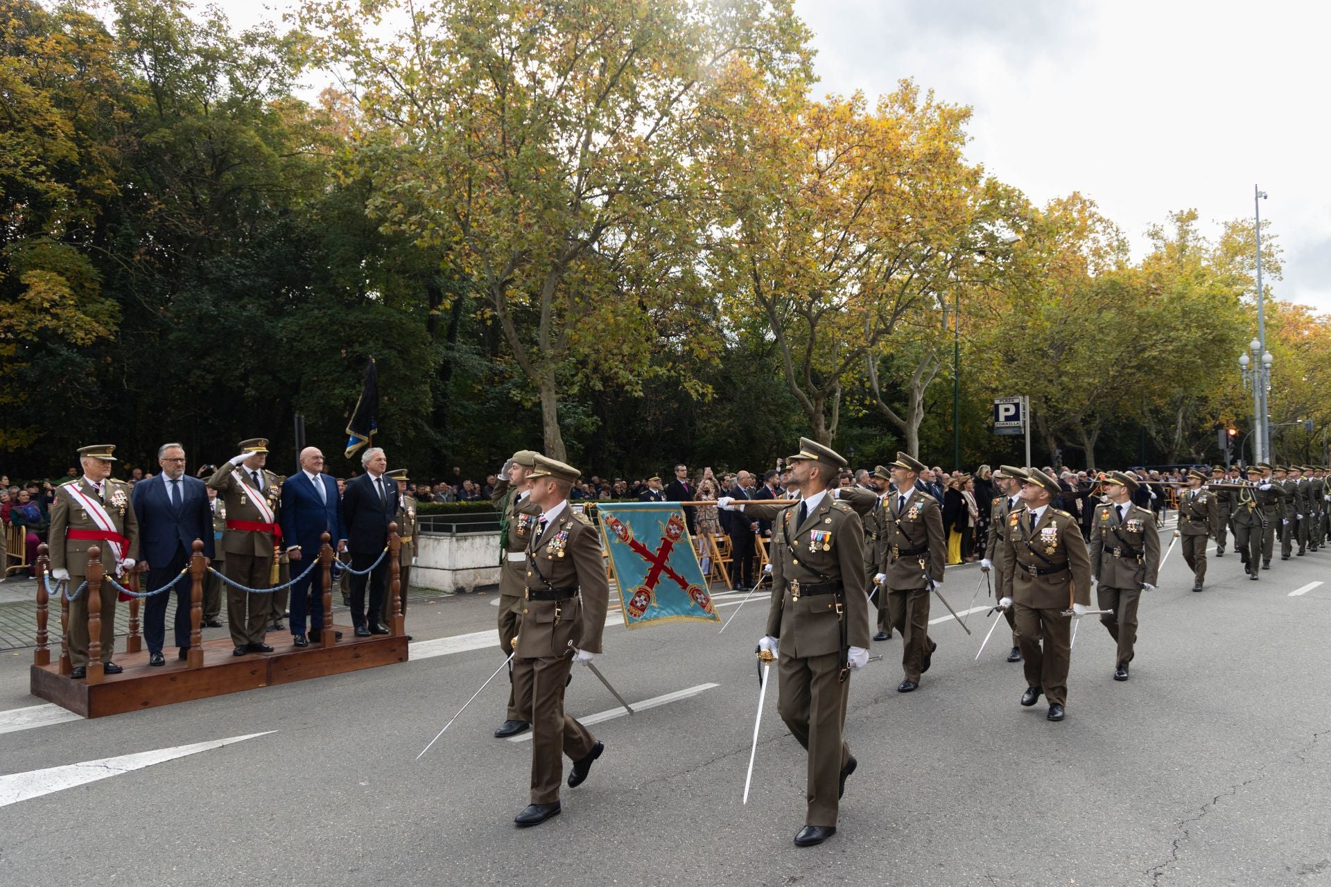 Las imágenes del desfile militar con motivo del 175 aniversario de la Academia de Caballería