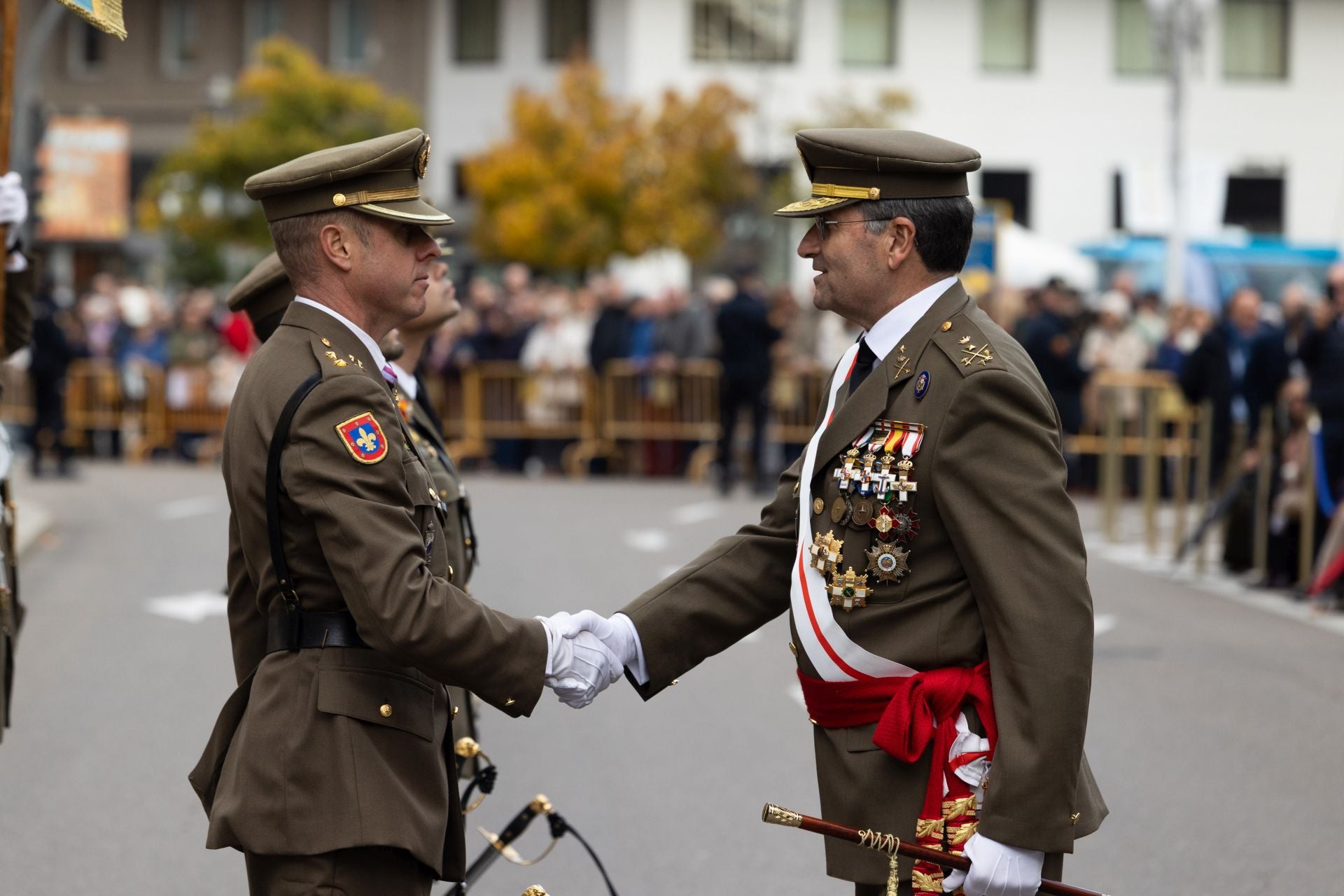 Las imágenes del desfile militar con motivo del 175 aniversario de la Academia de Caballería
