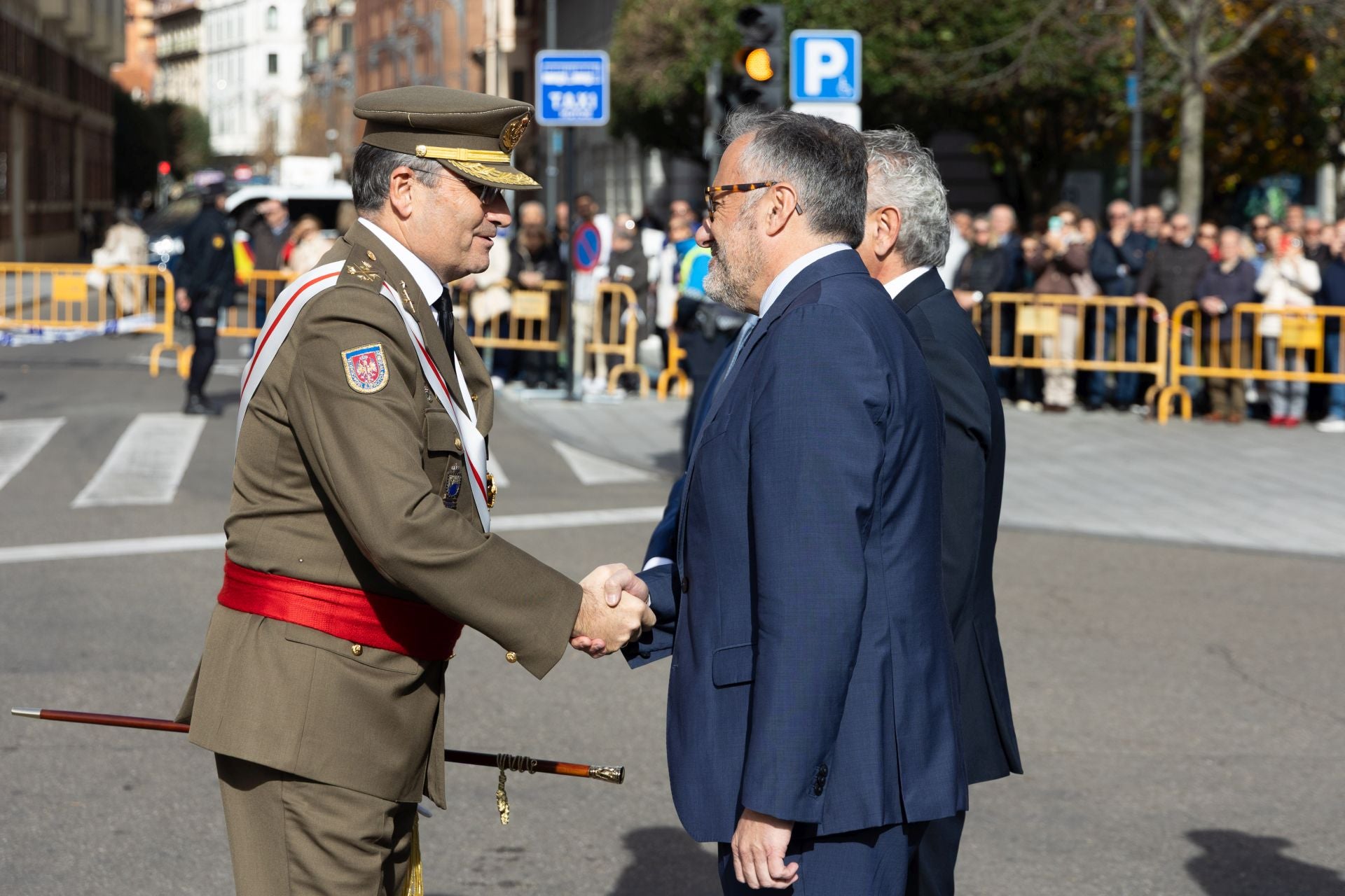 Las imágenes del desfile militar con motivo del 175 aniversario de la Academia de Caballería