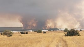Las llamas desde Valer.