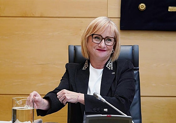 La consejera de Industria, Comercio y Empleo, Leticia García, este viernes en las Cortes.