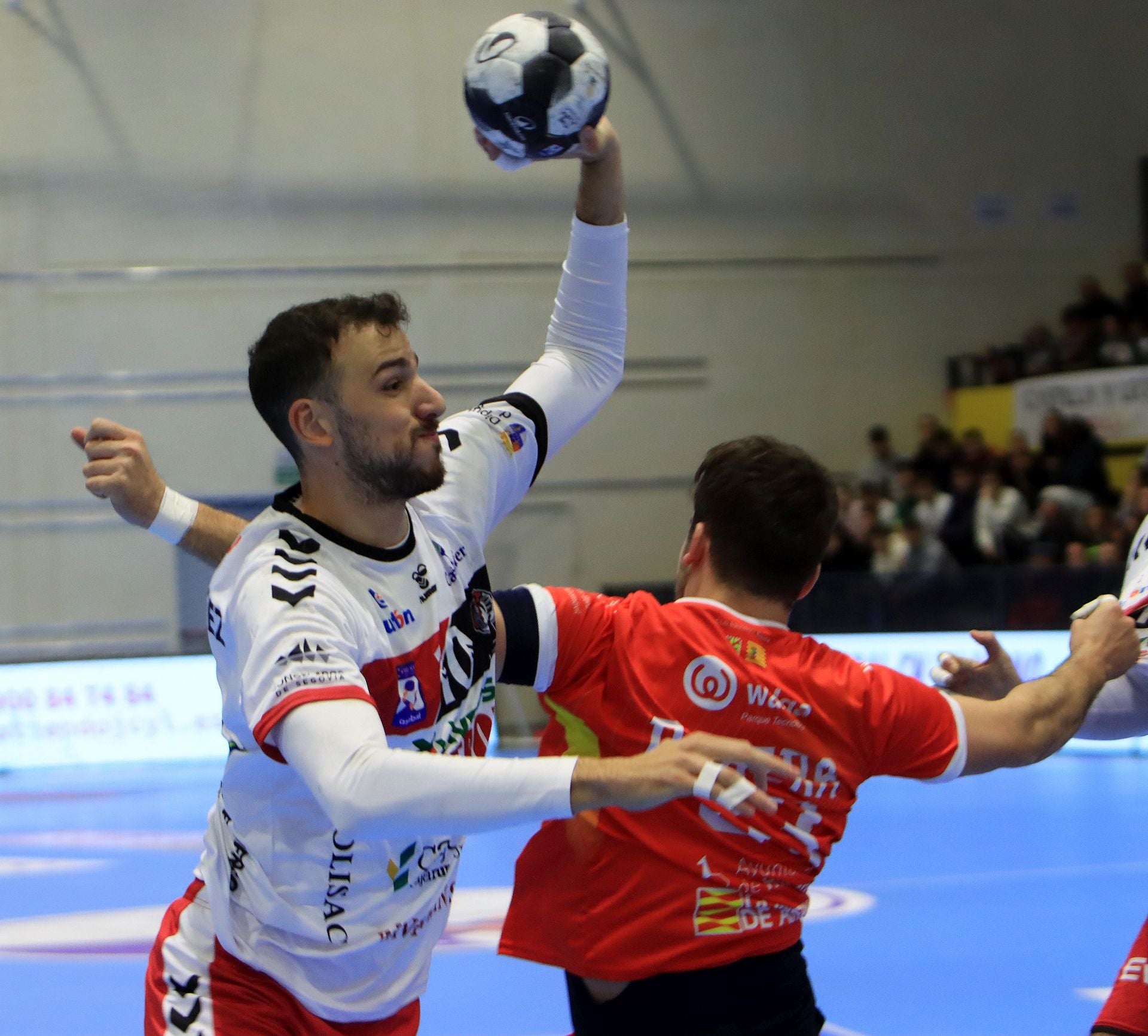 Fotos de la victoria del Balonmano Nava