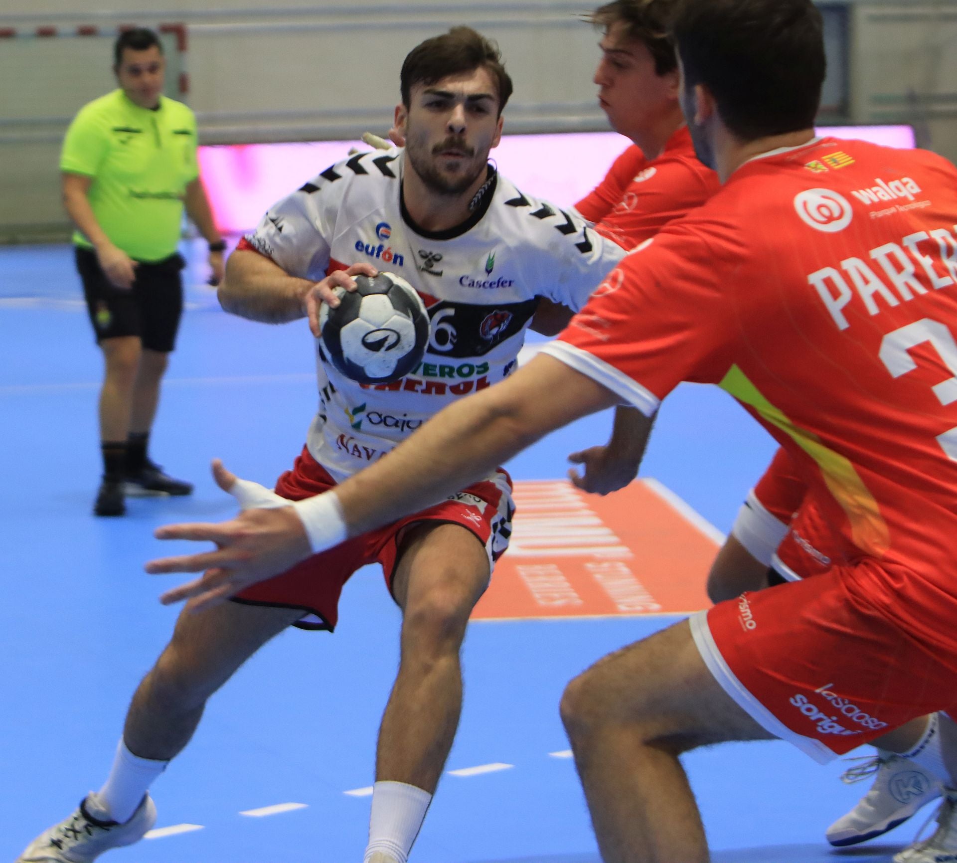 Fotos de la victoria del Balonmano Nava