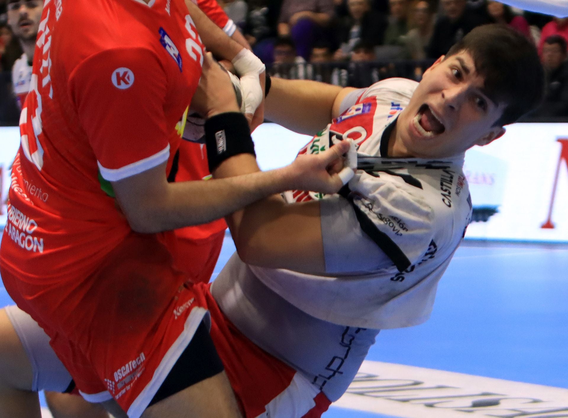 Fotos de la victoria del Balonmano Nava