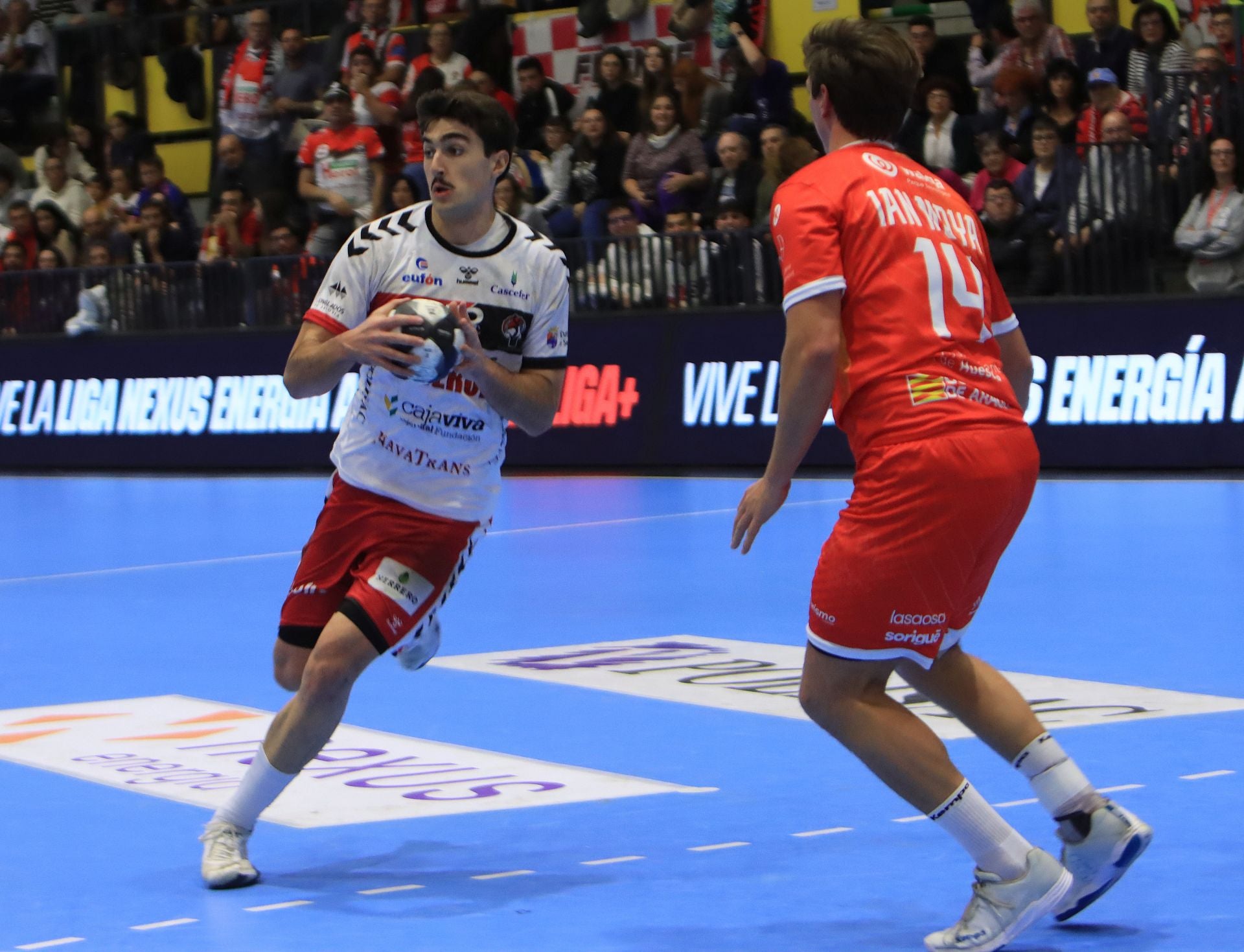 Fotos de la victoria del Balonmano Nava