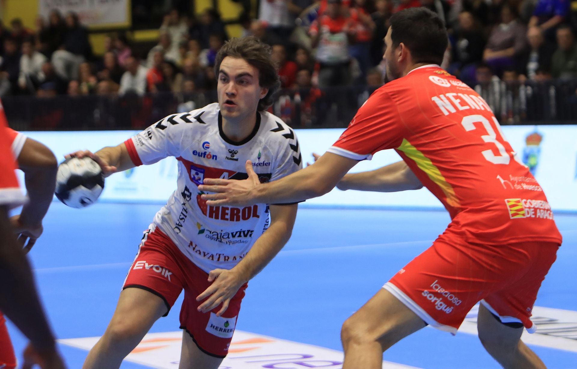 Fotos de la victoria del Balonmano Nava