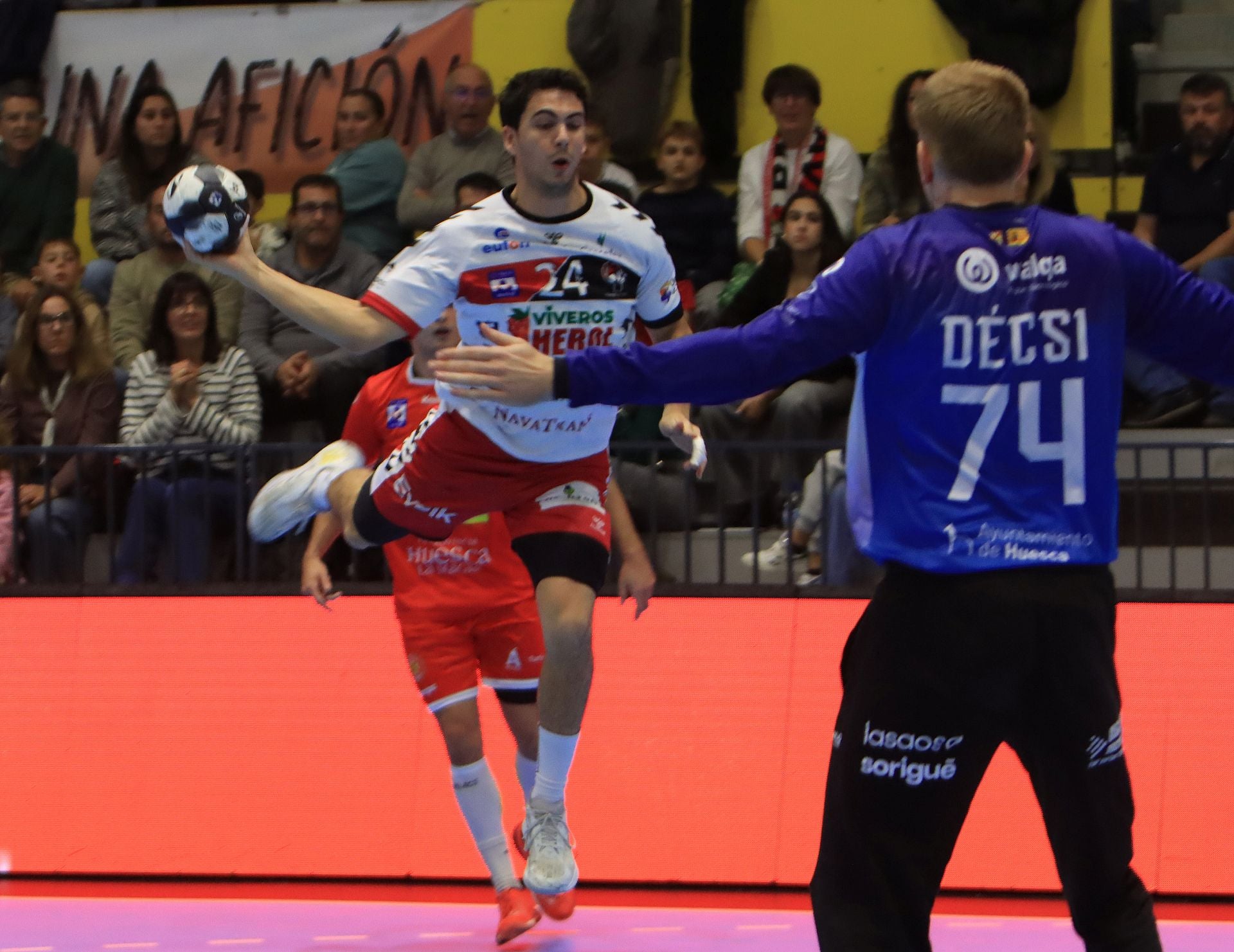 Fotos de la victoria del Balonmano Nava