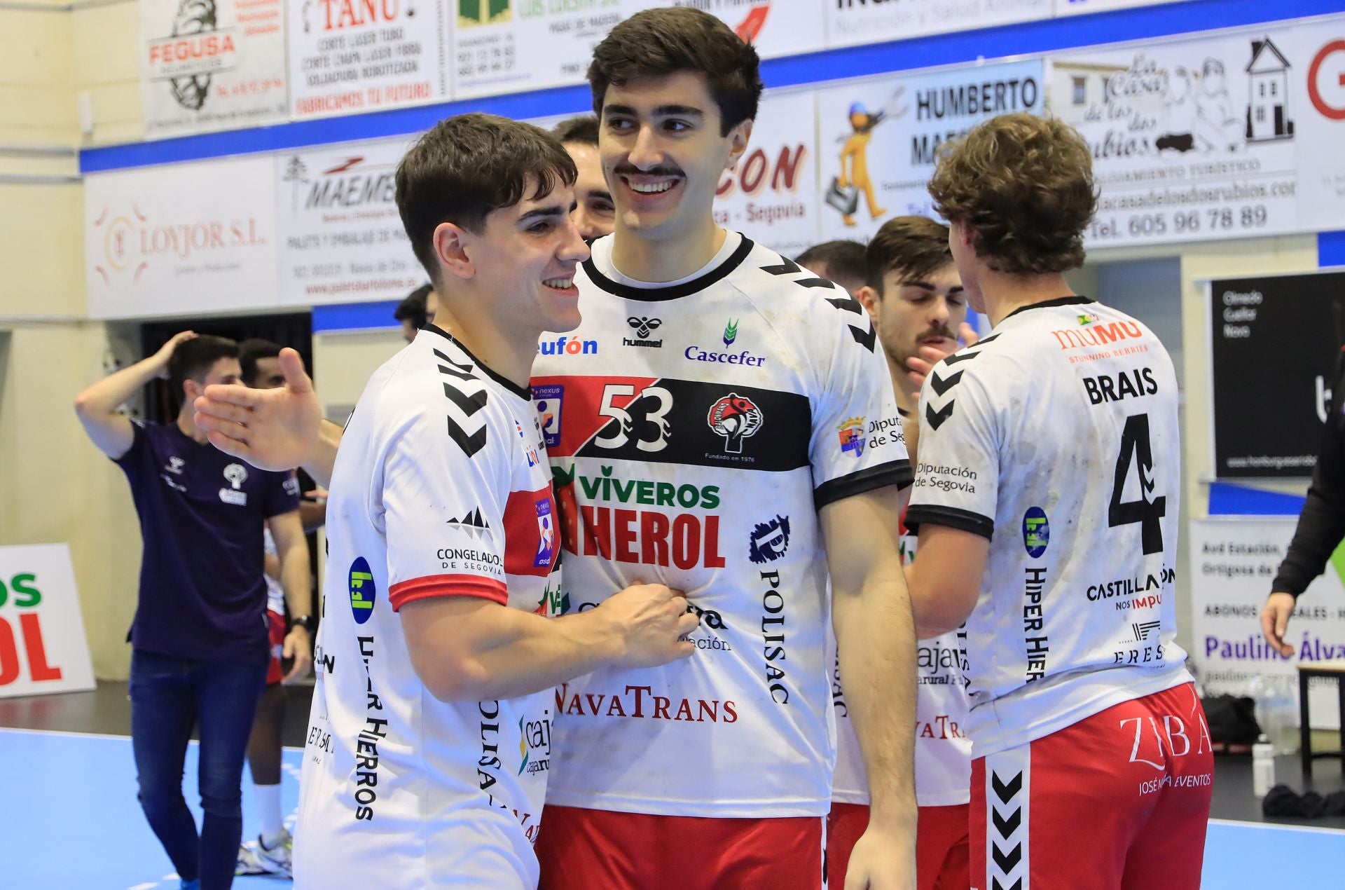 Fotos de la victoria del Balonmano Nava