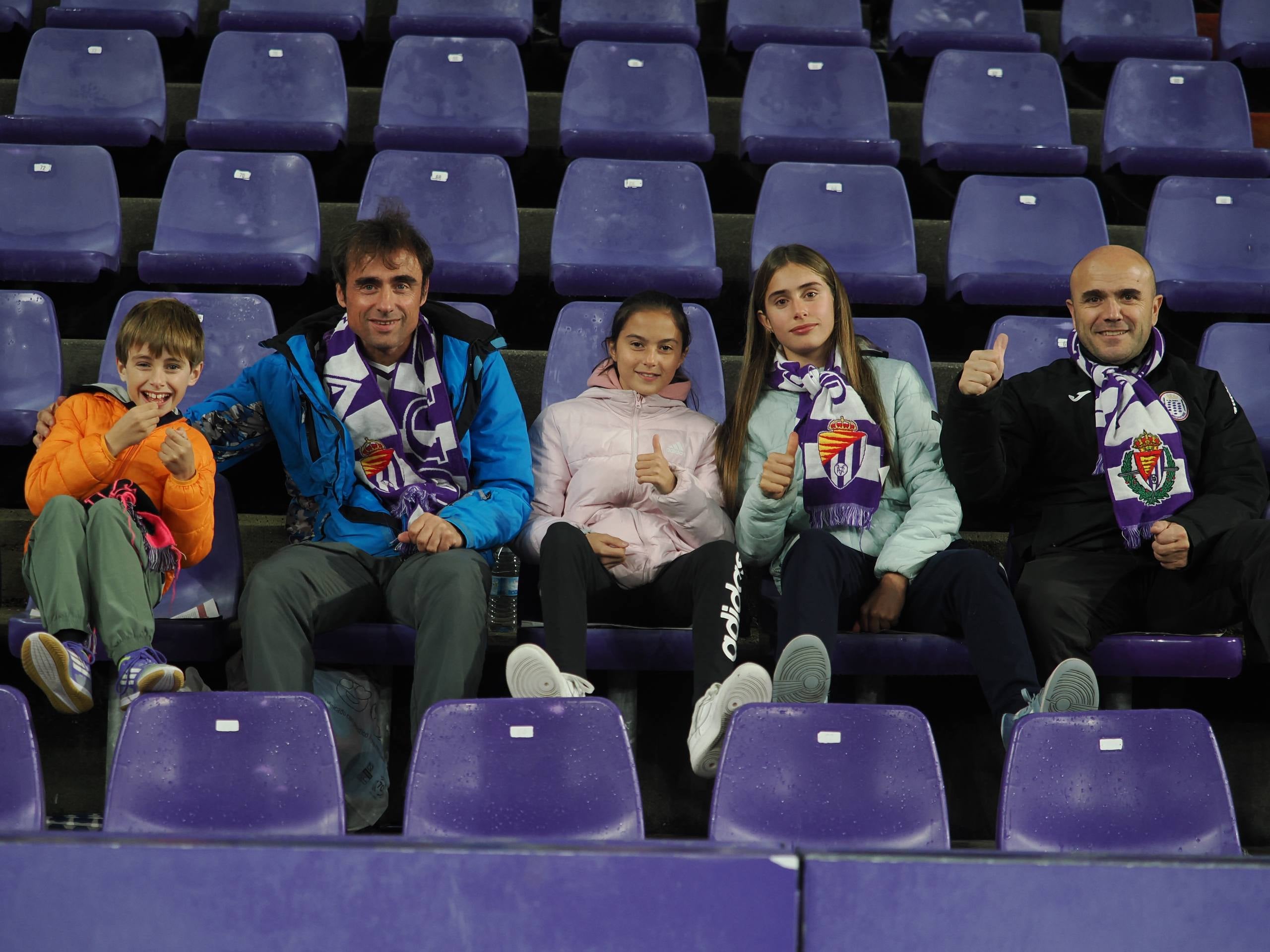 Búscate en la grada del estadio José Zorrilla (1/5)
