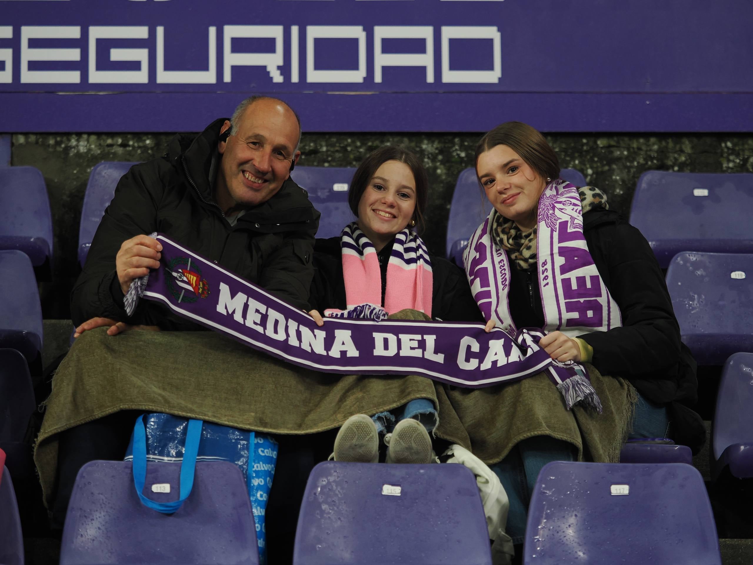 Búscate en la grada del estadio José Zorrilla (1/5)