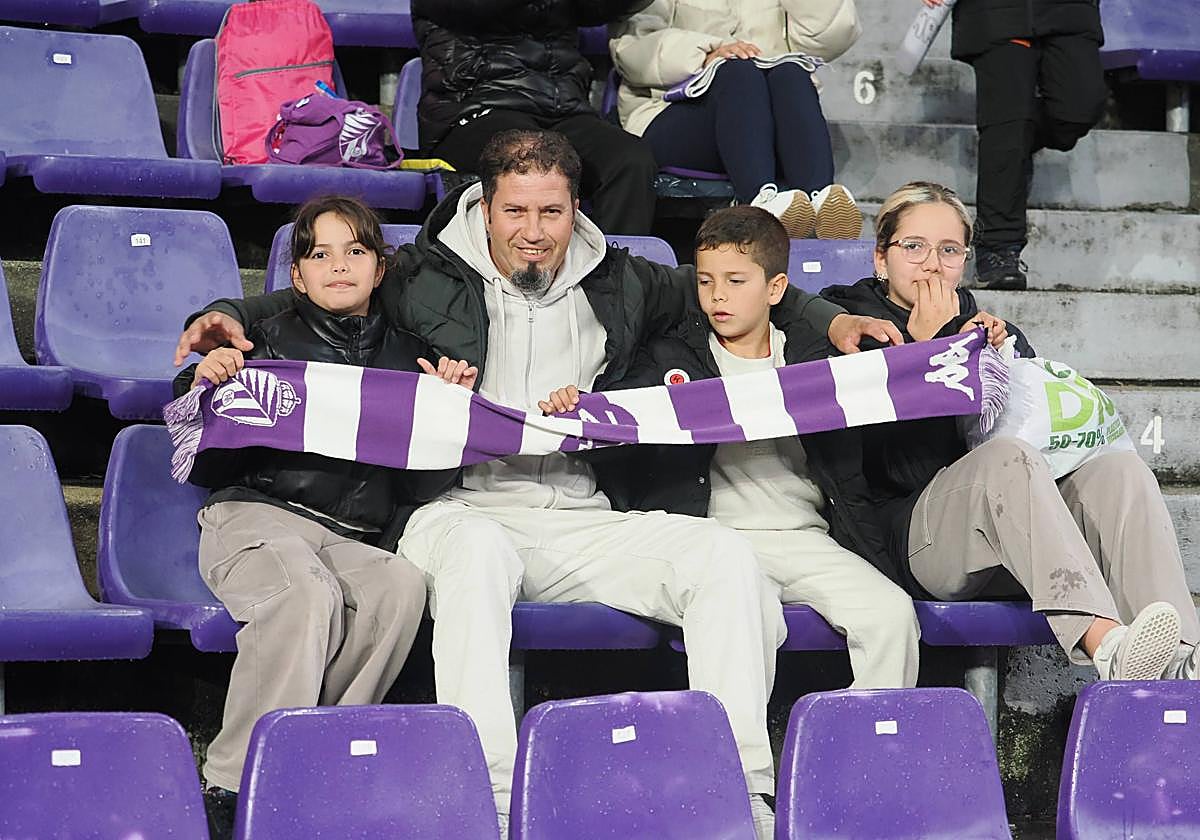 Búscate en la grada del estadio José Zorrilla (1/5)
