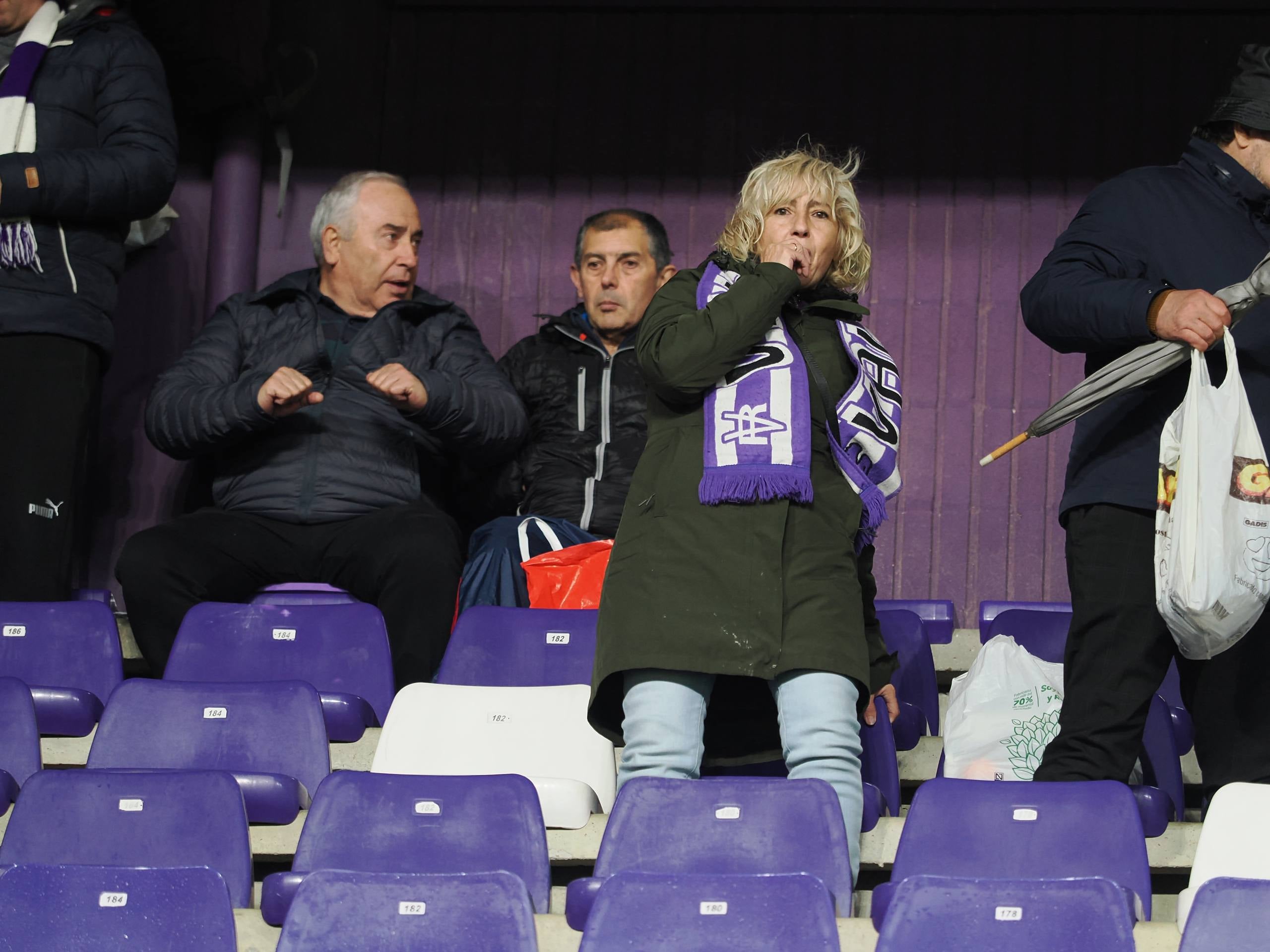 Búscate en la grada del estadio José Zorrilla (2/5)