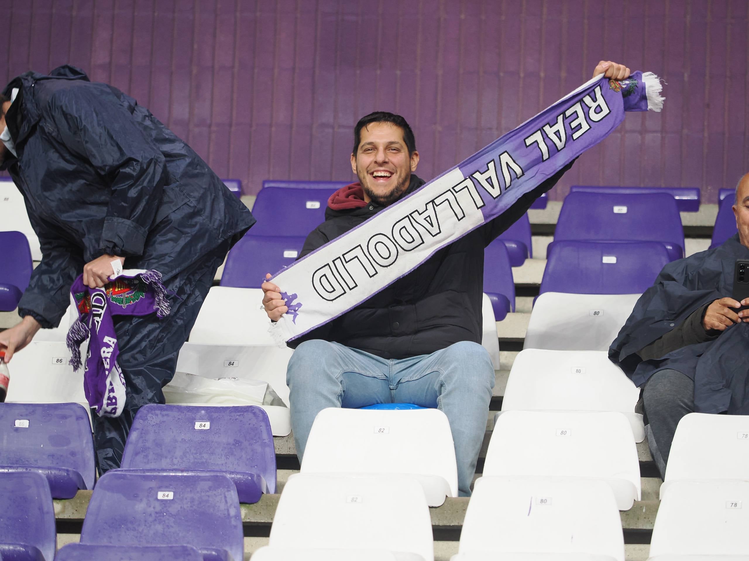 Búscate en la grada del estadio José Zorrilla (3/5)
