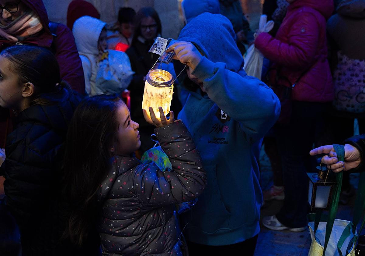 Las imágenes de los farolillso de Sankt Martin en la Plaza Mayor