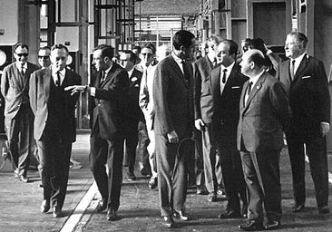 El día que dos ministros inauguraron dos fábricas de Renault y el vicario las bendijo