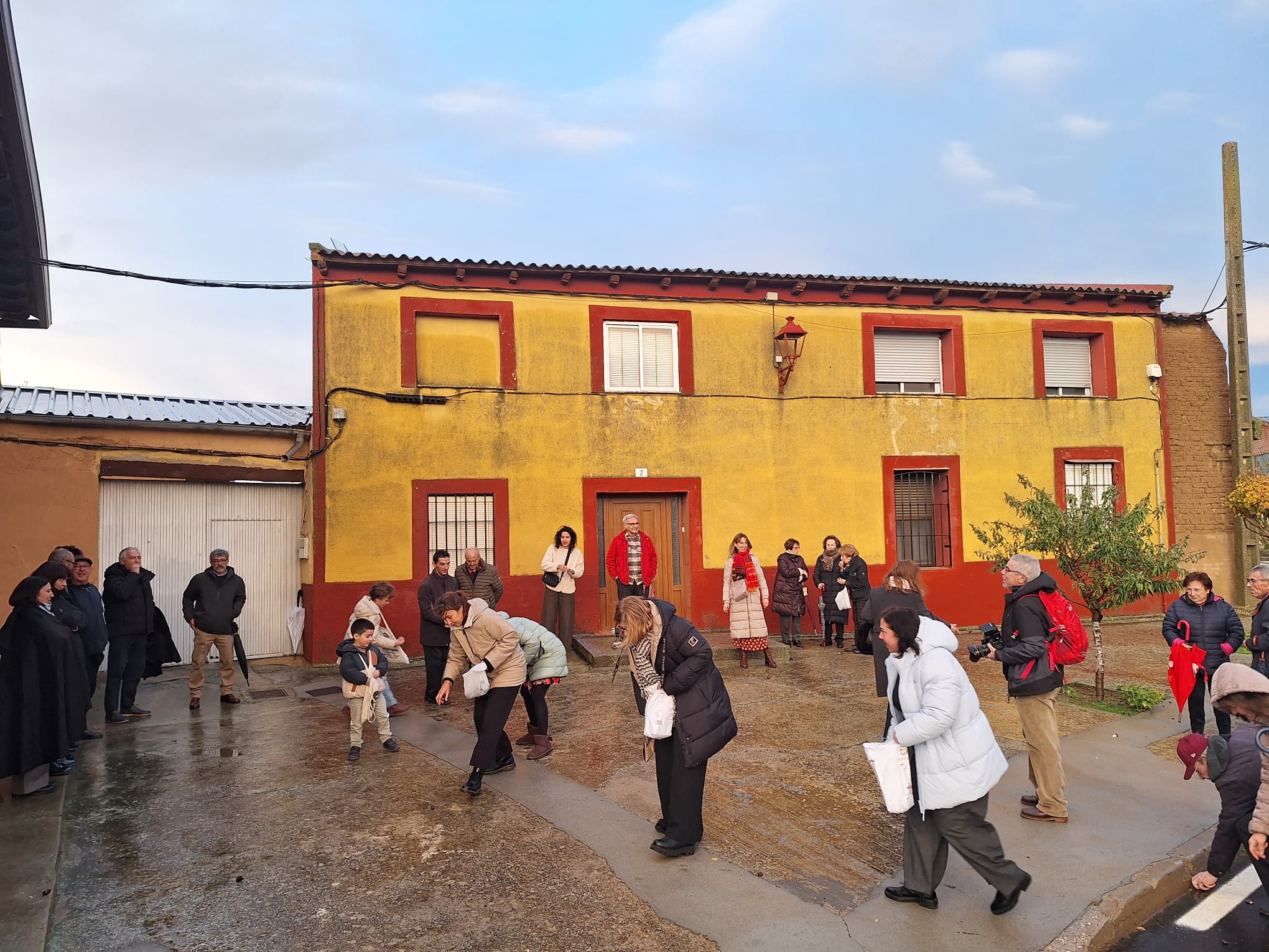 Los vecinos de Villalán de Campos vuelven a correr las castañas